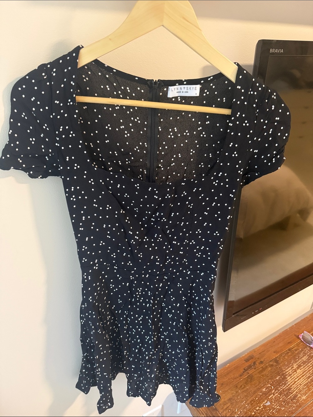 Flynn Skye maiden square neck Black with White Dot Short-Sleeve Fit